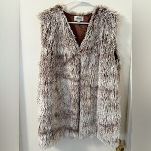 VTG Arianna Women's Faux Fur Vest in Fuzzy, Soft Brown and White OS